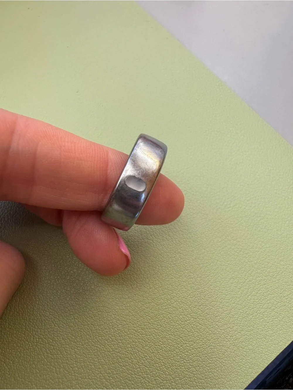 Oura ring 4- size 9 with extra bands
